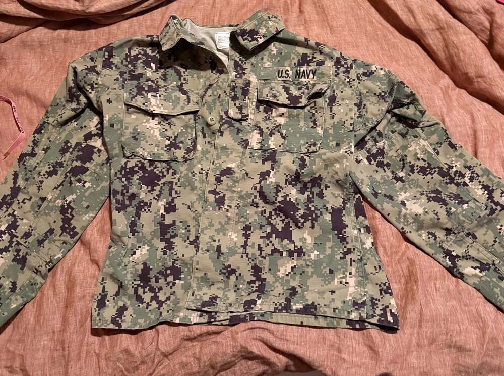 US Navy NWU Type I Digital Camo Uniform Set Small-Regular Shirt and pants